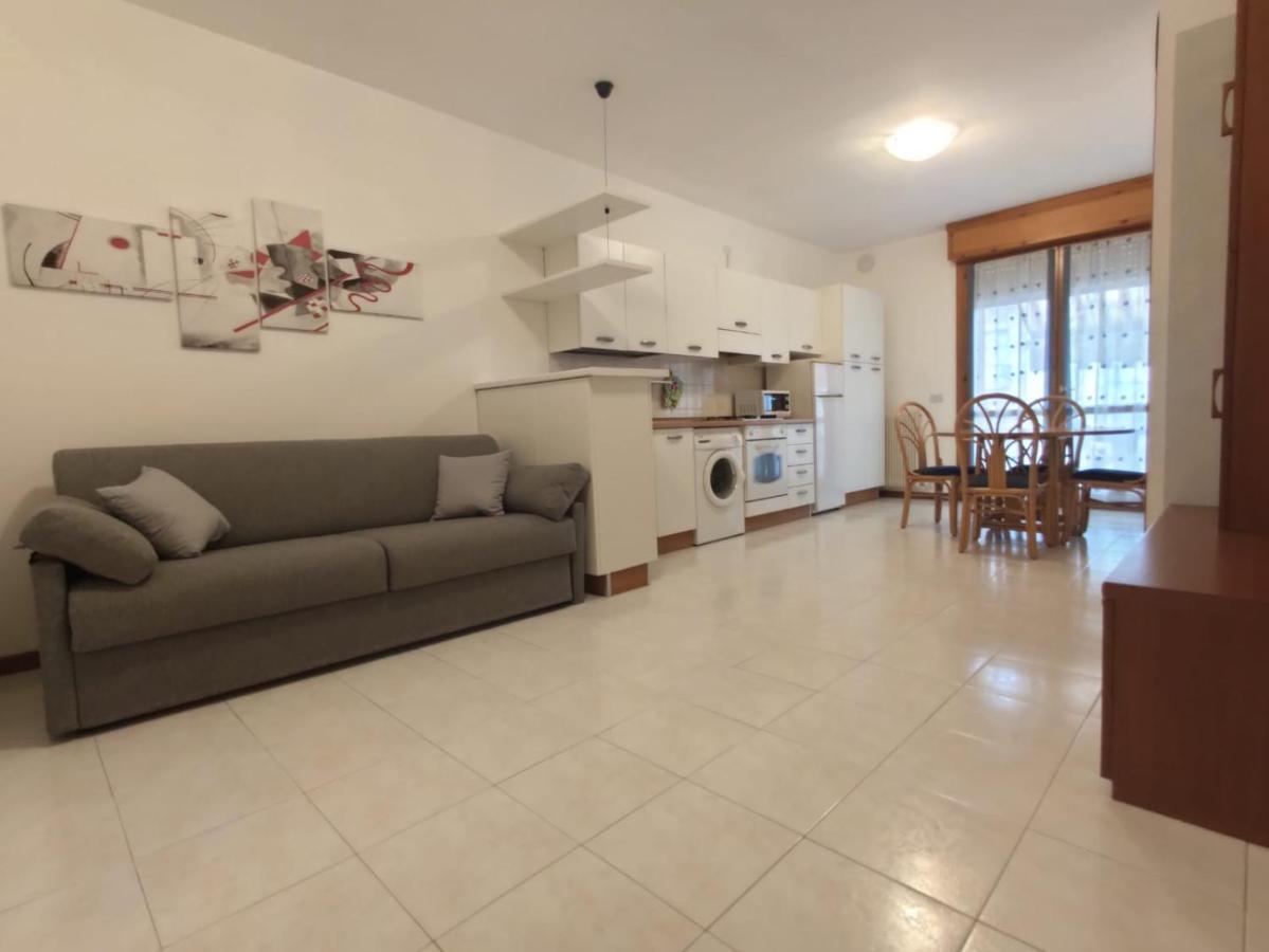 Bafile 18 - Piazza Marconi - Centrale - 50 Mt Dal Mare Lido di Jesolo Bagian luar foto