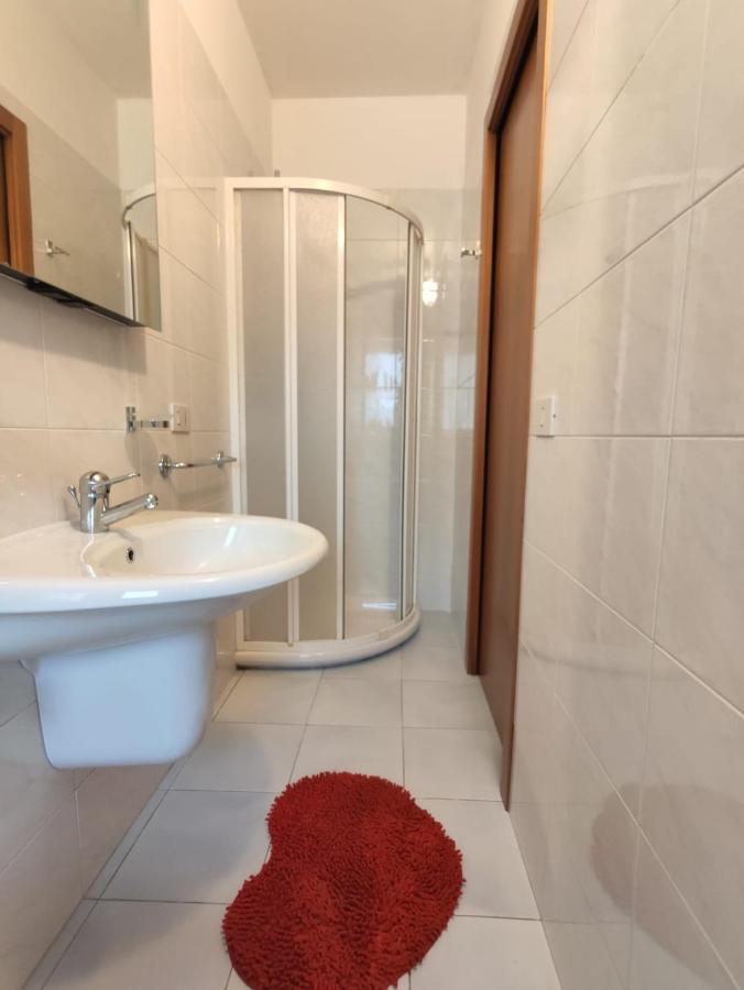 Bafile 18 - Piazza Marconi - Centrale - 50 Mt Dal Mare Lido di Jesolo Bagian luar foto